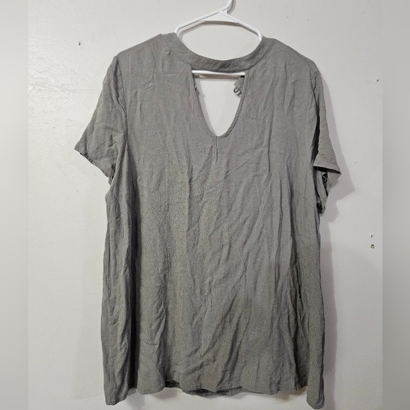 Janette Plus Gray Blouse With Keyhole Neck! - Picture 1 of 6
